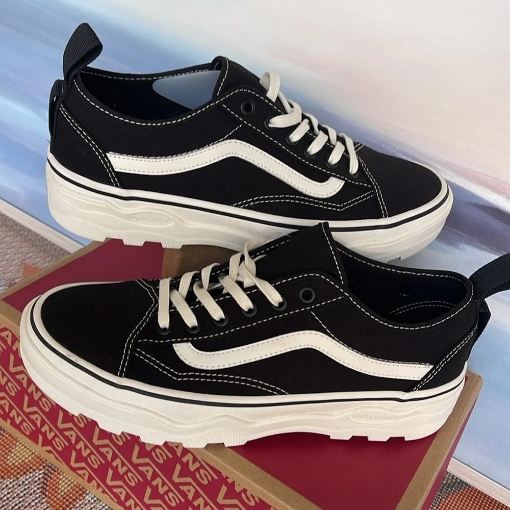 Vans WMNS Sentry Old Skool (Canvas) Black/Marshmallow
VN0A5KR3VQE
Sneakers - Picture 12 of 16